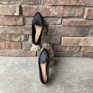 Me Too Women's Classic Black Loafers Size 7.5. Style:  Cory